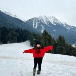 Anushka Sen Instagram - snow snow snow ❄️⛄️ Pahalgam