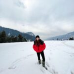 Anushka Sen Instagram - snow snow snow ❄️⛄️ Pahalgam