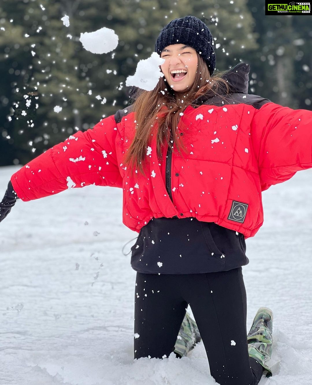 Anushka Sen Instagram - Valentine’s Day with snowww ❄️⛄️ Pahalgam