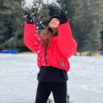 Anushka Sen Instagram – Valentine’s Day with snowww ❄️⛄️ Pahalgam