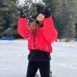 Anushka Sen Instagram - Valentine’s Day with snowww ❄️⛄️ Pahalgam