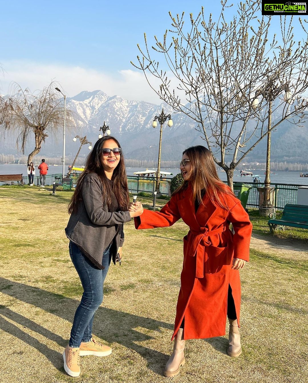 Anushka Sen Instagram - Trip with my besties ππΈπ Srinagar, Jammu and Kashmir