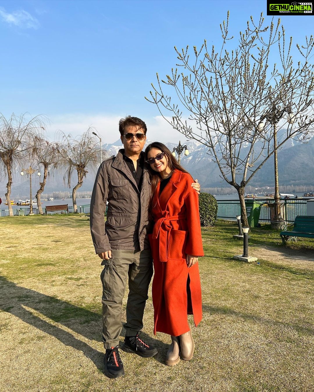 Anushka Sen Instagram - Trip with my besties ππΈπ Srinagar, Jammu and Kashmir