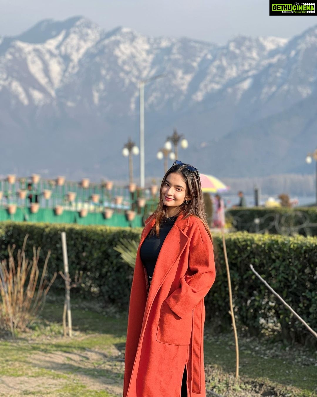 Anushka Sen Instagram - Kashmir 💗🌷💕 Srinagar, Jammu and Kashmir