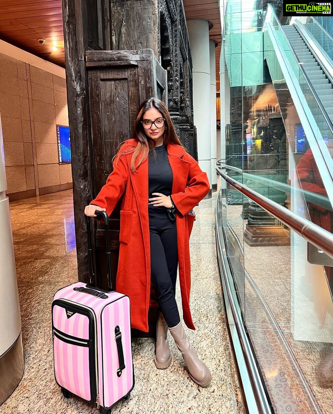 Anushka Sen Instagram - airport ✈️ Chhattarpati Shivaji International Airport Mumbai
