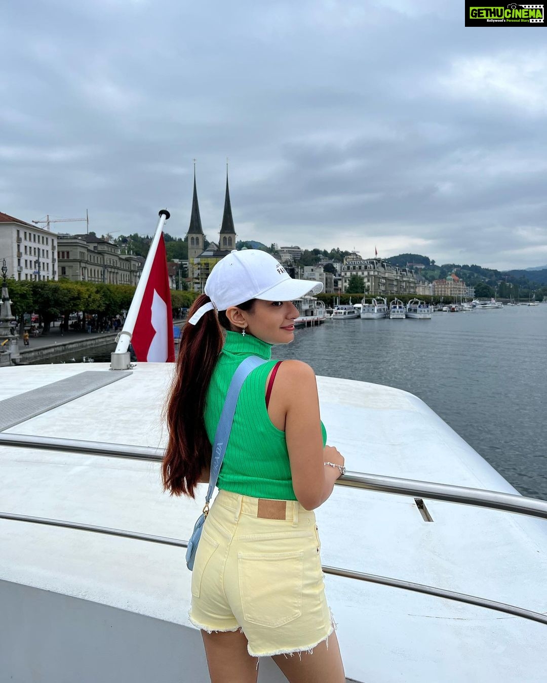 Anushka Sen Instagram - 🚢💜🥰 Lucerne, Switzerland