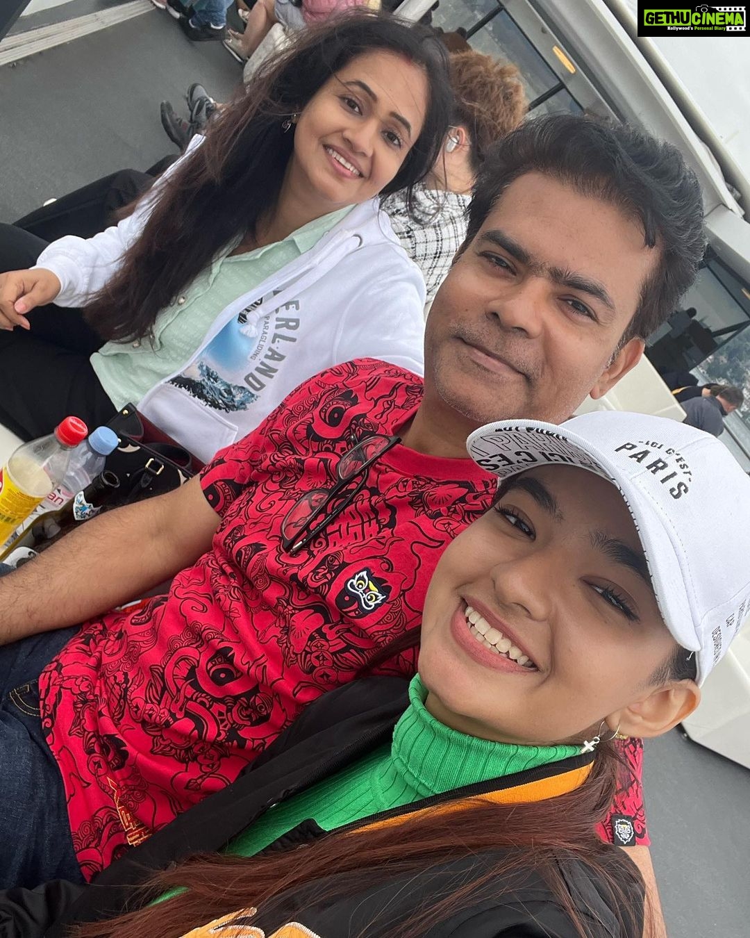 Anushka Sen Instagram - 🚢💜🥰 Lucerne, Switzerland