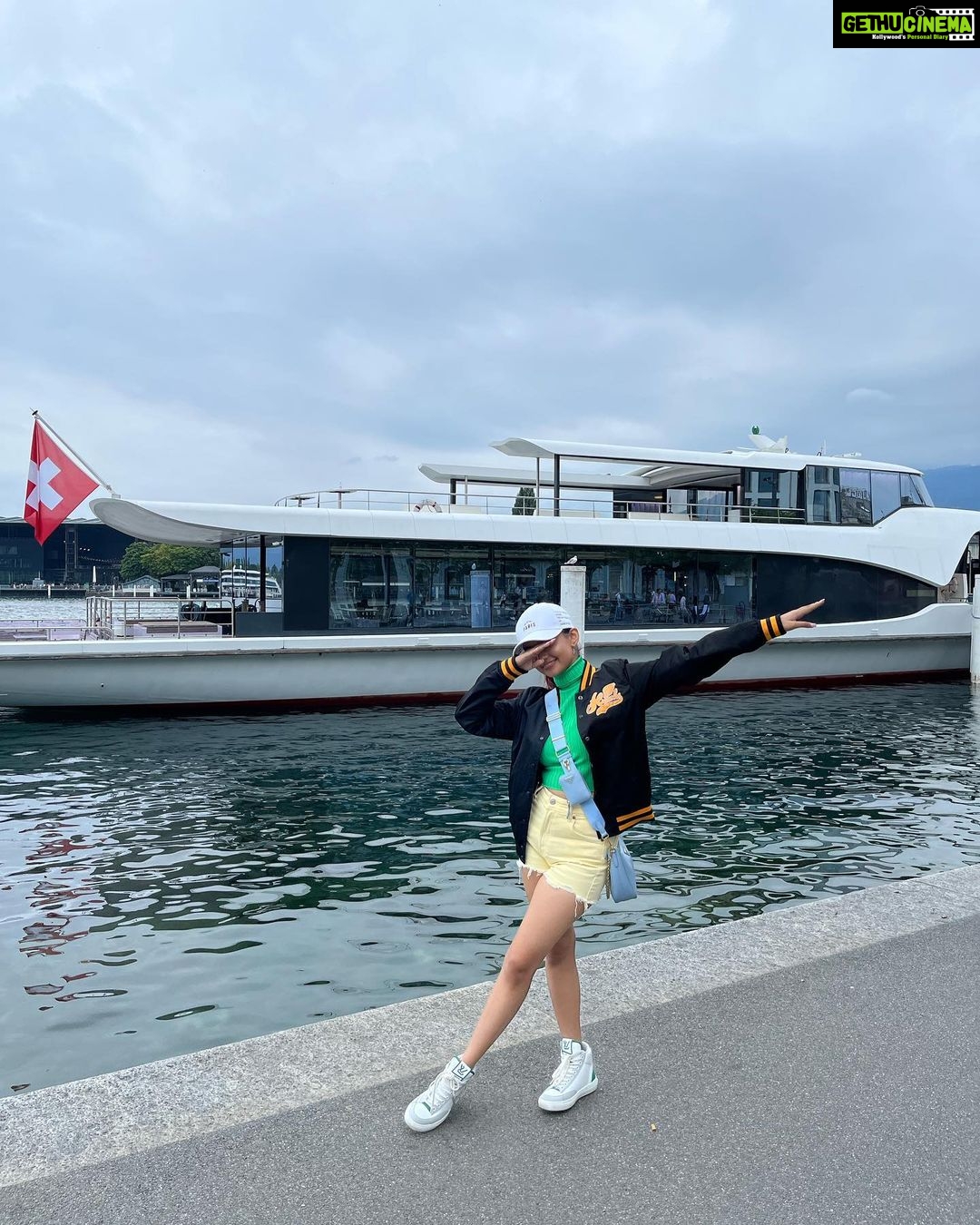 Anushka Sen Instagram - 🚢💜🥰 Lucerne, Switzerland
