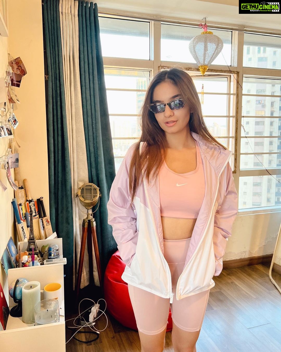 Anushka Sen Instagram - hey there 💕💗🌸