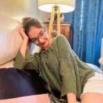 Anushka Sen Instagram - chilling at home 🦦