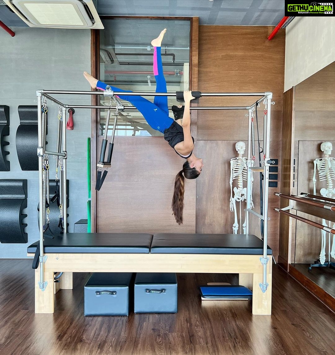 Anushka Sen Instagram - seeing the world from a different perspective 👅 #pilates