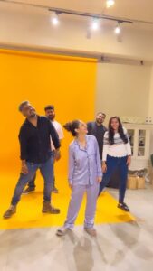 Anushka Sen Instagram - #srivalli with my team 😂😬 after packup 🦦
#reels #reelsinstagram #pushpa