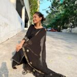 Anushka Sen Instagram - candid pictures 🙈