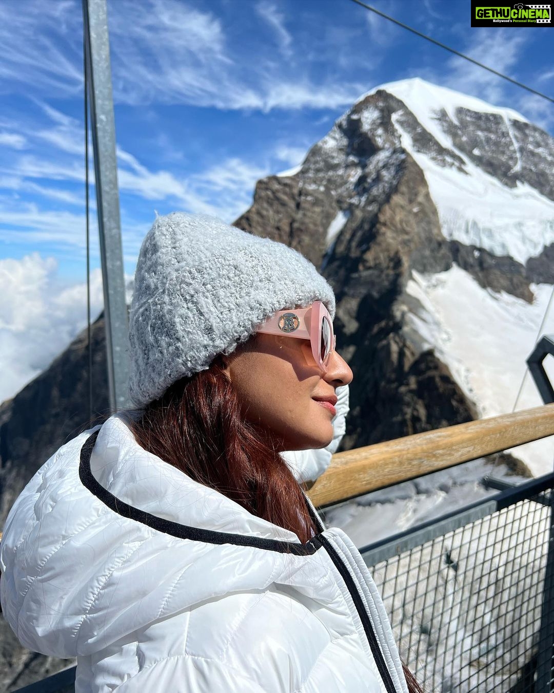 Anushka Sen Instagram - 4000 ft up in the mountains 🏔🫶 Jungfraujoch - Top of Europe
