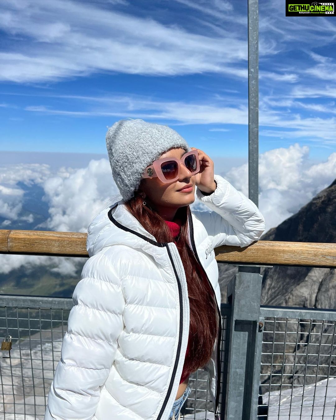 Anushka Sen Instagram - 4000 ft up in the mountains 🏔🫶 Jungfraujoch - Top of Europe