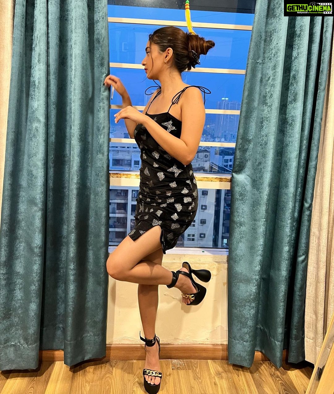 Anushka Sen Instagram - butterflies 🦋💋 . Wearing @urbanic_in