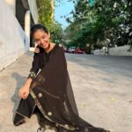 Anushka Sen Instagram – candid pictures 🙈