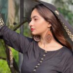 Anushka Sen Instagram – Dil Ye Tum Se Judta Hai
Hawaon Mein Yun Udta Hai
Ho Jaise Rait Zara Si🖤🖤