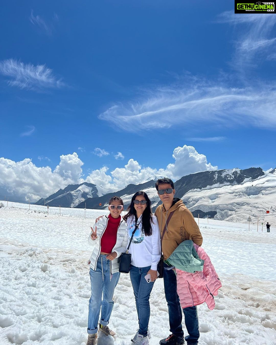 Anushka Sen Instagram - On top of the world 🏔🚠😍 Jungfraujoch - Top of Europe