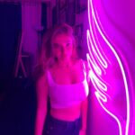 Anushka Sen Instagram - neon nightz ❤️‍🔥