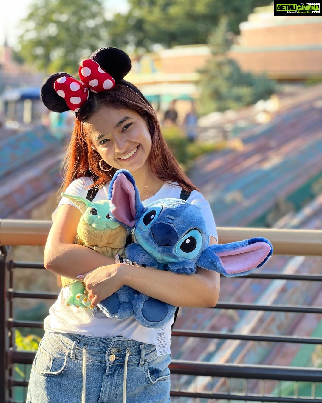 Anushka Sen Instagram - Best day, Best Place. #Photodump #disneylandparis Disneyland Paris