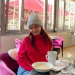 Anushka Sen Instagram - Hot chocolate and smiles 🏞 Interlaken, Switzerland