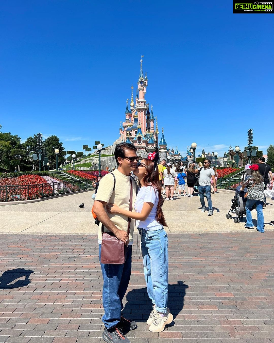 Anushka Sen Instagram - Best day, Best Place. #Photodump #disneylandparis Disneyland Paris