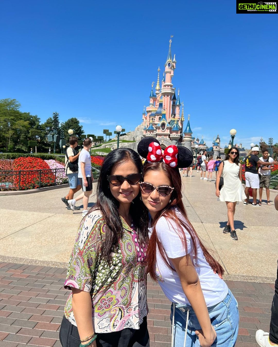 Anushka Sen Instagram - Best day, Best Place. #Photodump #disneylandparis Disneyland Paris