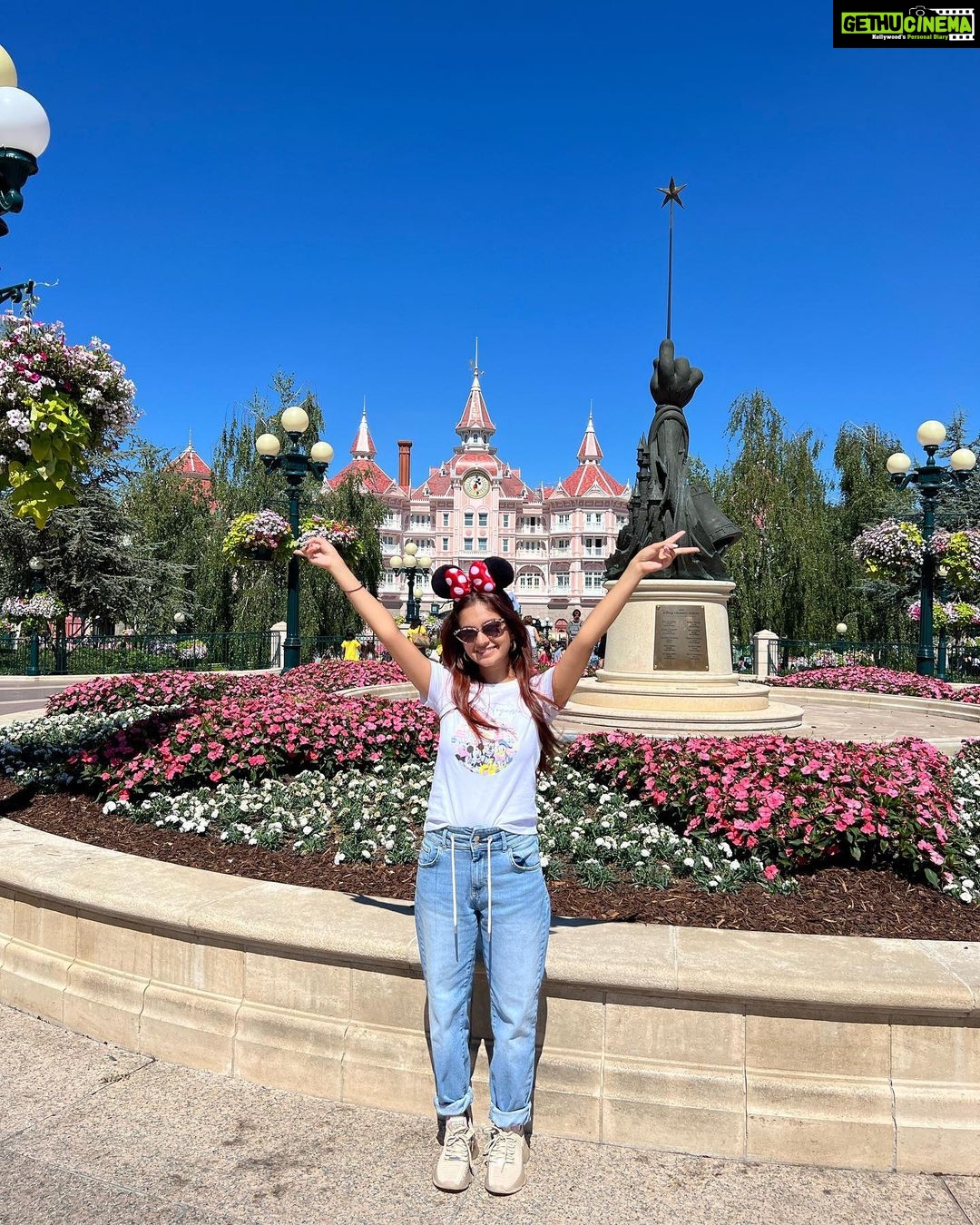 Anushka Sen Instagram - Best day, Best Place. #Photodump #disneylandparis Disneyland Paris