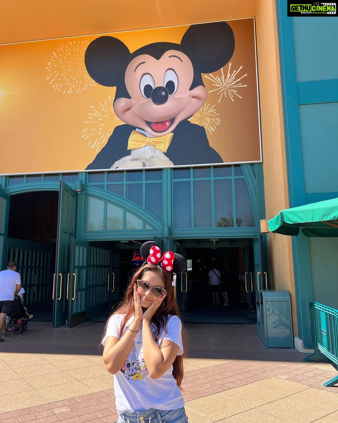 Anushka Sen Instagram - Best day, Best Place. #Photodump #disneylandparis Disneyland Paris