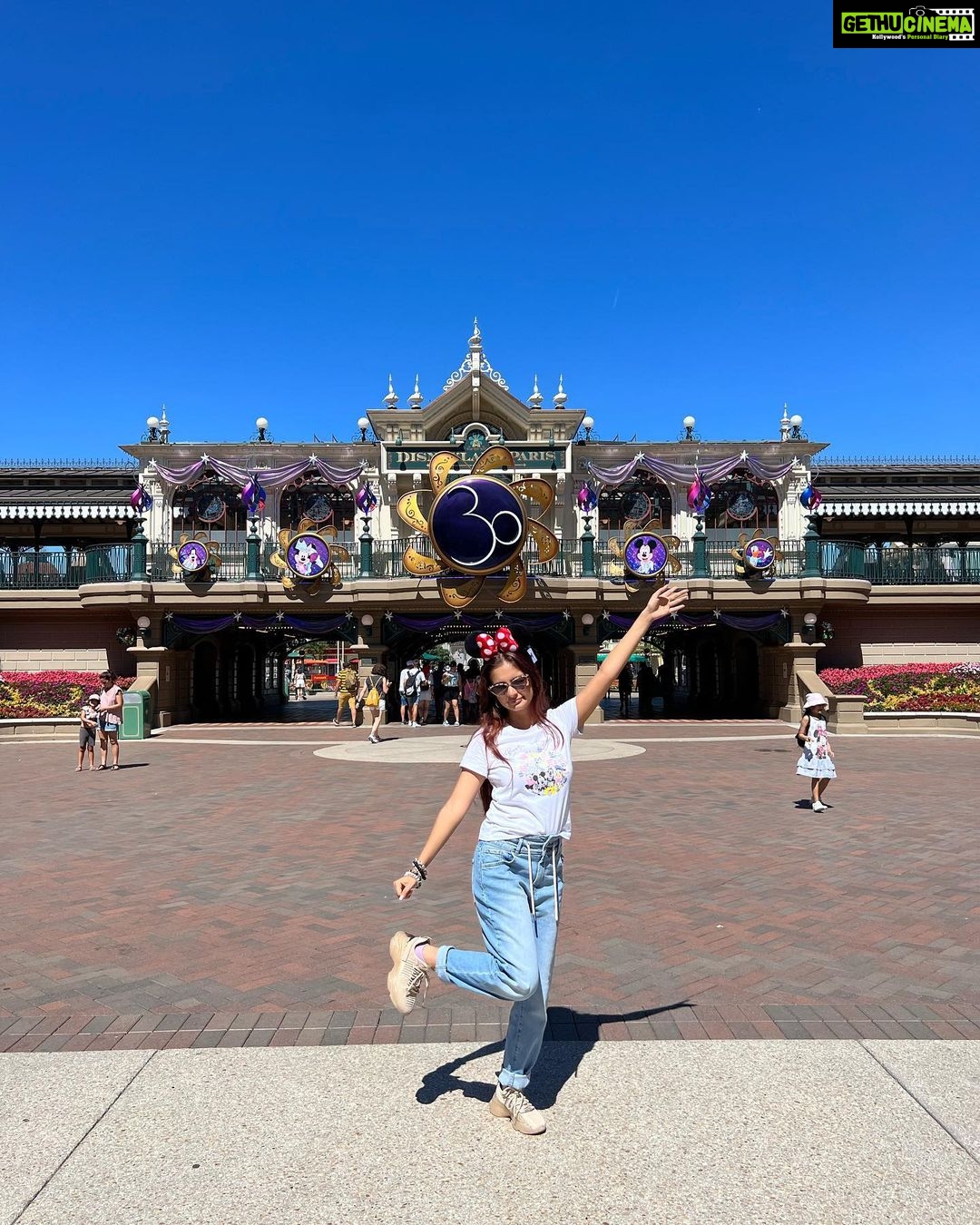 Anushka Sen Instagram - Best day, Best Place. #Photodump #disneylandparis Disneyland Paris
