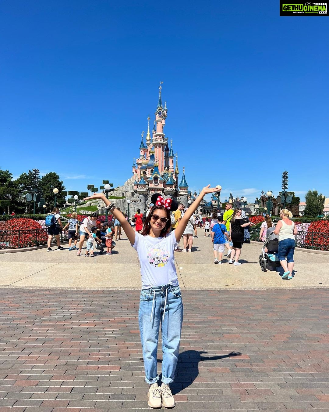 Anushka Sen Instagram - Best day, Best Place. #Photodump #disneylandparis Disneyland Paris