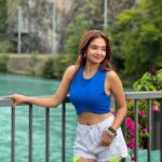 Anushka Sen Instagram - Hallo aus Interlaken, Schweiz 🏔🏞💜 Interlaken, Switzerland