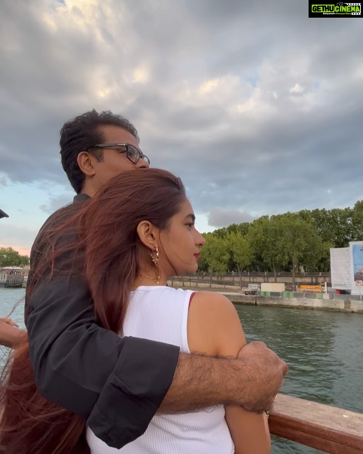 Anushka Sen Instagram - Cruise experience in Paris 🚢 🥰🫶 Rives de la Seine à Paris