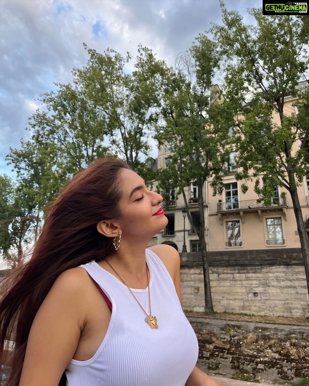 Anushka Sen Instagram - Cruise experience in Paris 🚢 🥰🫶 Rives de la Seine à Paris