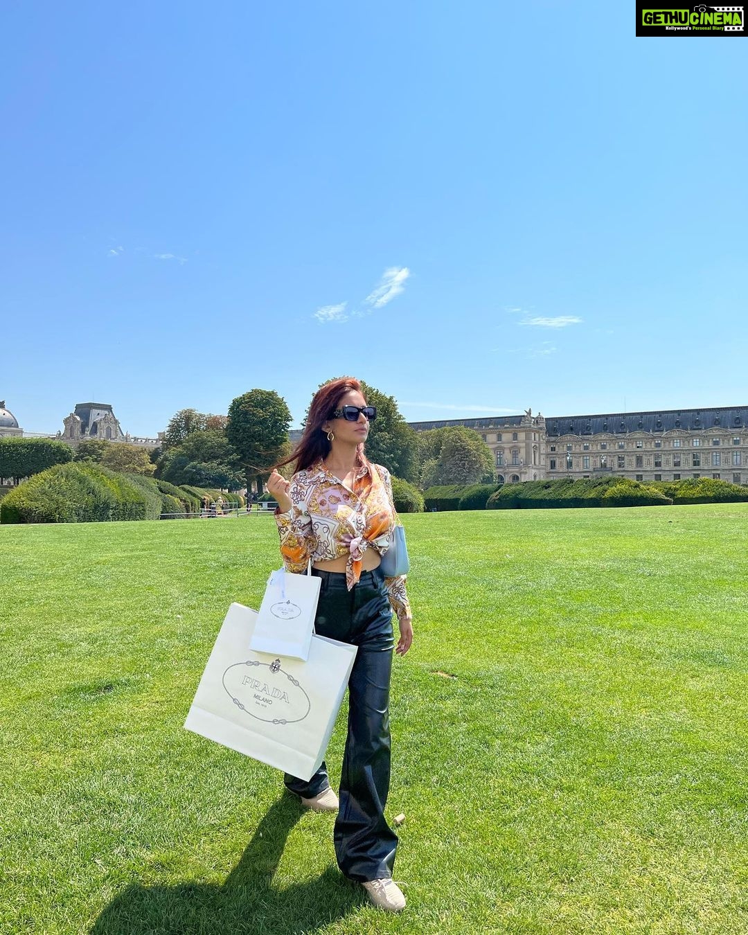 Anushka Sen Instagram - Chapter 20, Episode 1 🥳🦦✨ Museo del Louvre