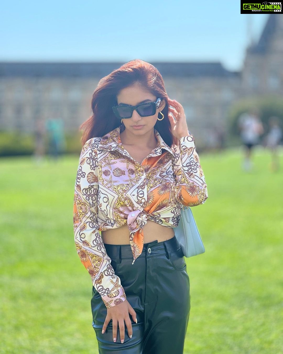 Anushka Sen Instagram - Chapter 20, Episode 1 🥳🦦✨ Museo del Louvre