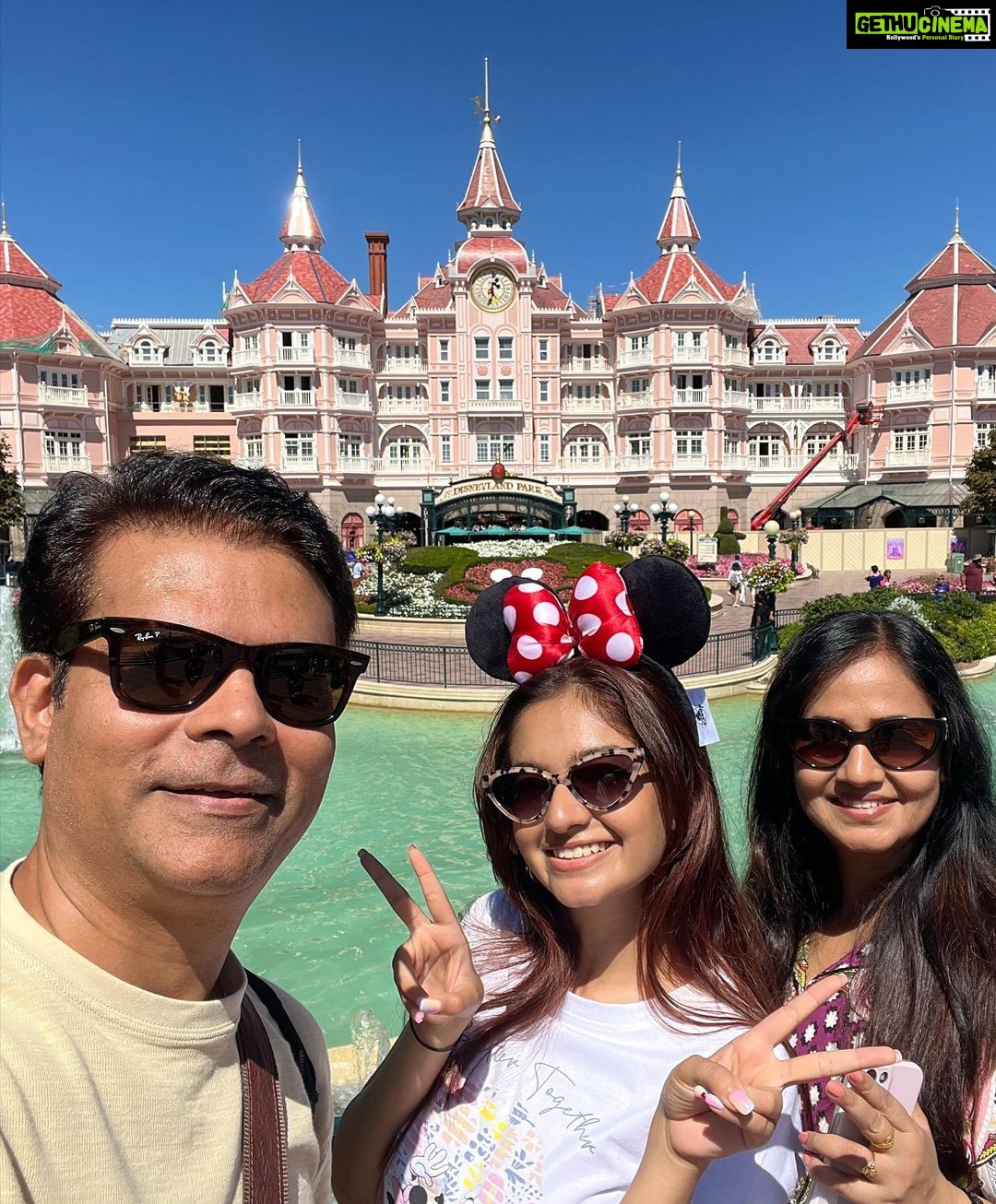 Anushka Sen Instagram - 20 ✨🦦🥳🫶 Paris, France