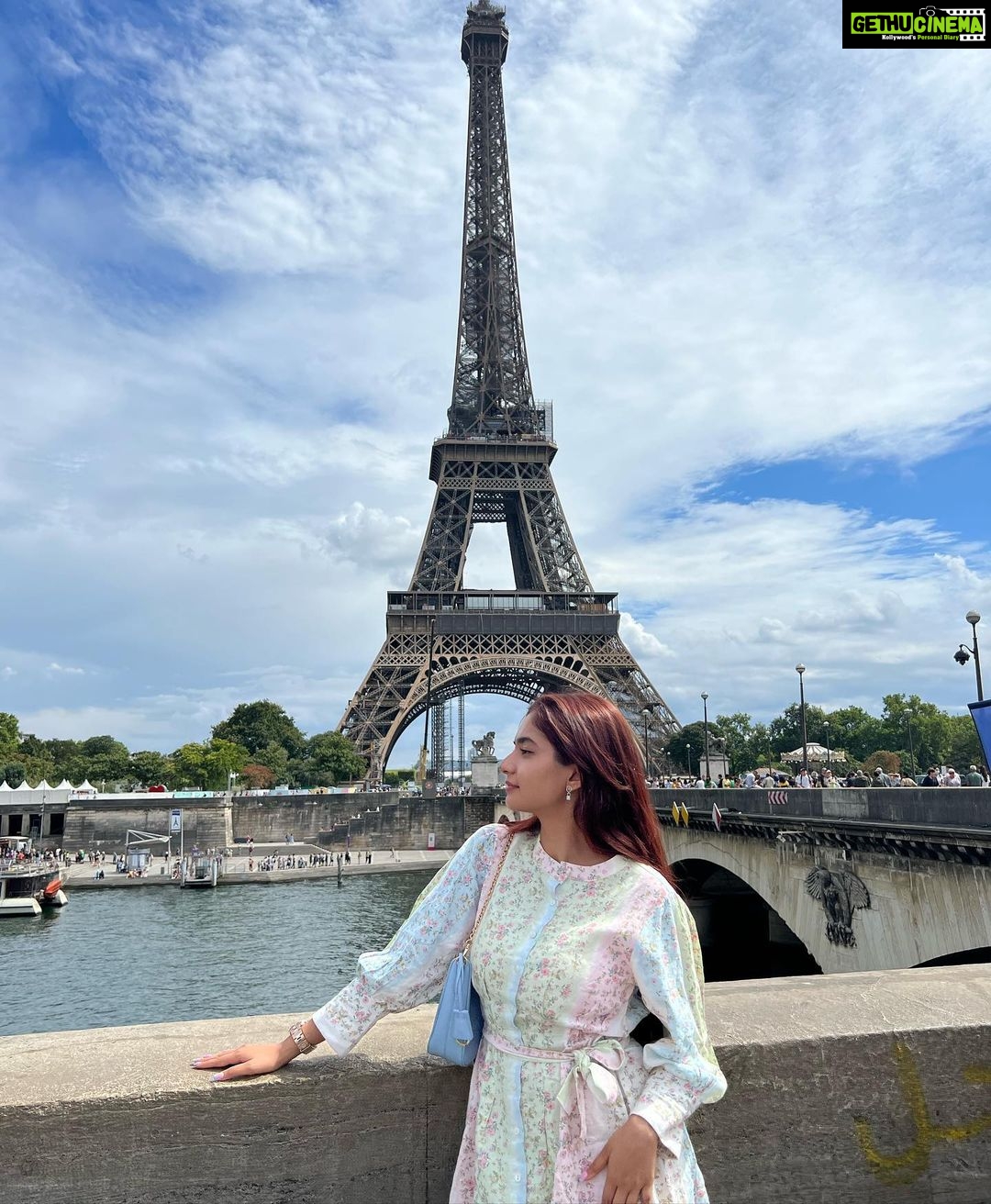 Anushka Sen Instagram - 20 ✨🦦🥳🫶 Paris, France