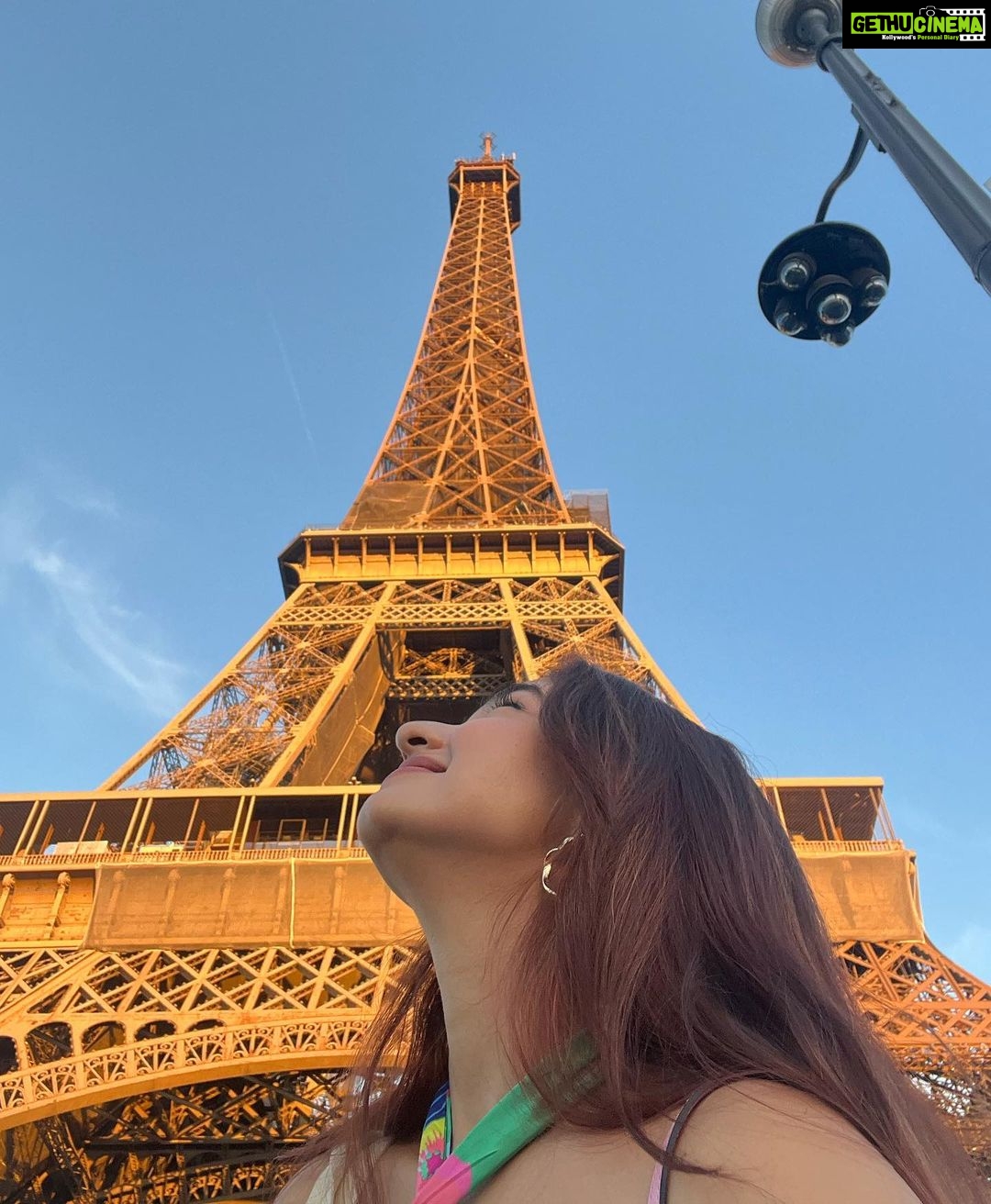 Anushka Sen Instagram - 20 ✨🦦🥳🫶 Paris, France