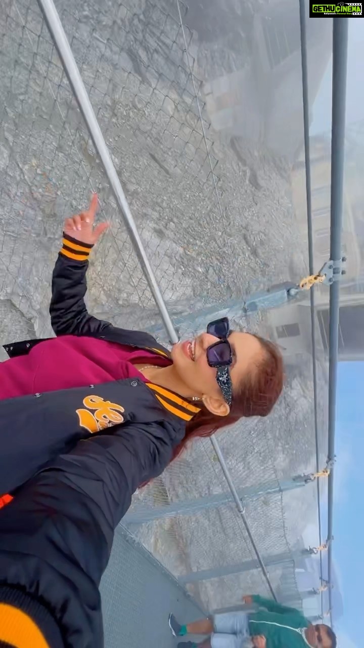 Anushka Sen Instagram - Running and doing a trend in a cliff walk at 10,000ft up in the mountains 😂😬 #reels #reelsinstagram Mount Titlis, Top of Europe