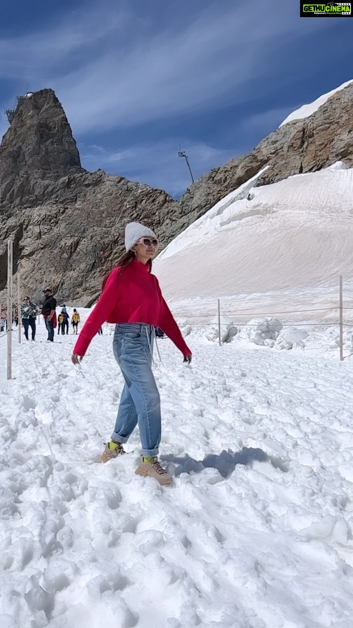 Anushka Sen Instagram - Interlaken 🏔 #thecountingsong #reels #reelsinstagram Interlaken, Switzerland