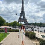 Anushka Sen Instagram - Eiffel Tower 🇫🇷🥹✨ dreams do come true 🫶 Tour Eiffel