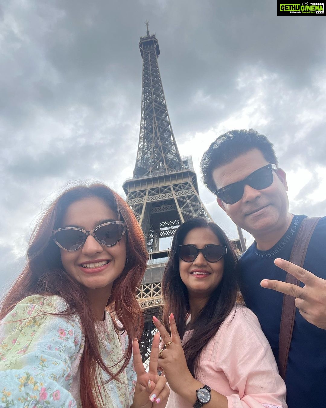 Anushka Sen Instagram - Eiffel Tower 🇫🇷🥹✨ dreams do come true 🫶 Tour Eiffel