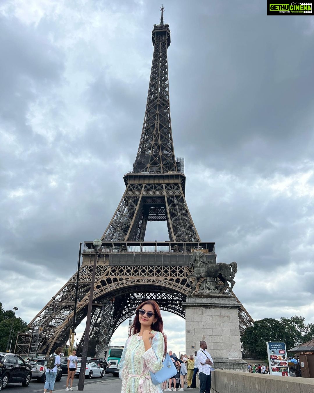 Anushka Sen Instagram - Eiffel Tower 🇫🇷🥹✨ dreams do come true 🫶 Tour Eiffel