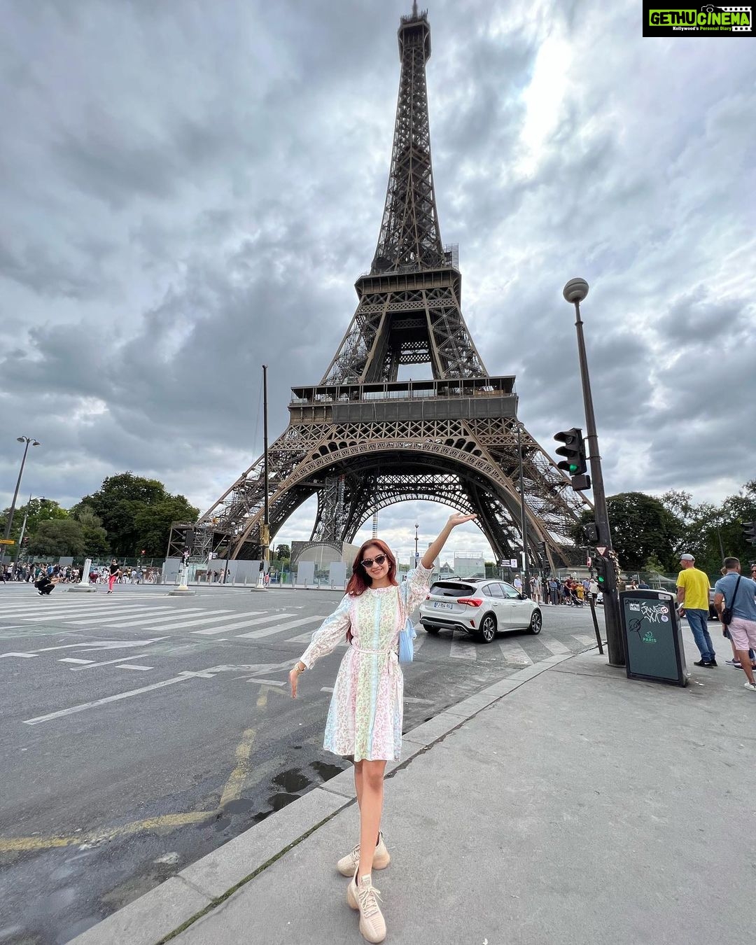 Anushka Sen Instagram - Eiffel Tower 🇫🇷🥹✨ dreams do come true 🫶 Tour Eiffel