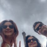 Anushka Sen Instagram – Eiffel Tower 🇫🇷🥹✨ dreams do come true 🫶 Tour Eiffel