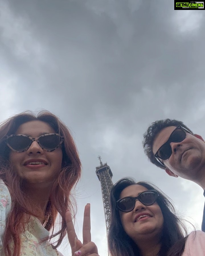 Anushka Sen Instagram - Eiffel Tower 🇫🇷🥹✨ dreams do come true 🫶 Tour Eiffel