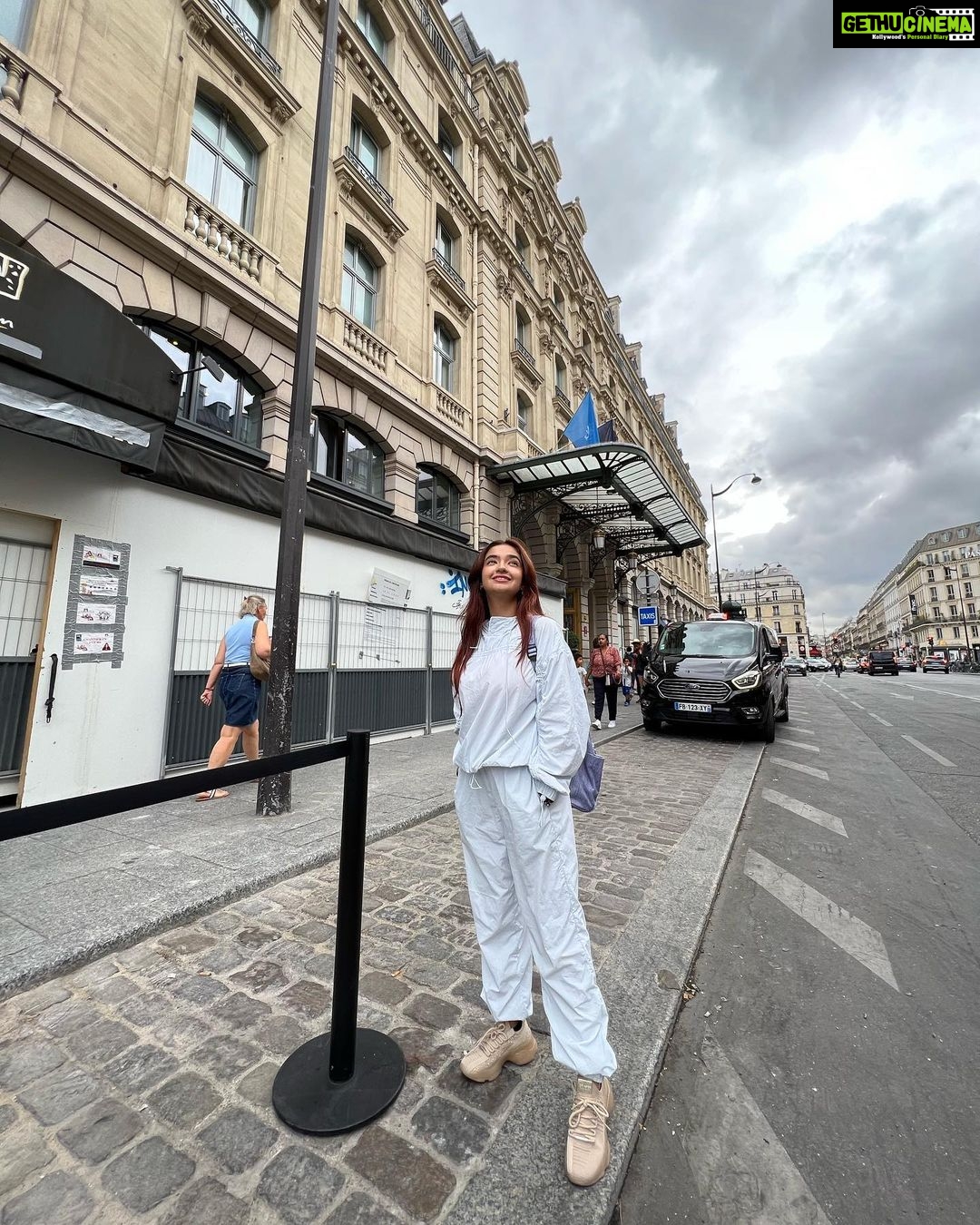 Anushka Sen Instagram - P A R I S 🇫🇷🦦✨ my dream place 🥹🫶 Can’t believe I’m hereee😍 one major dream from bucket list check 🥳 #birthdayweek #paris Paris, France
