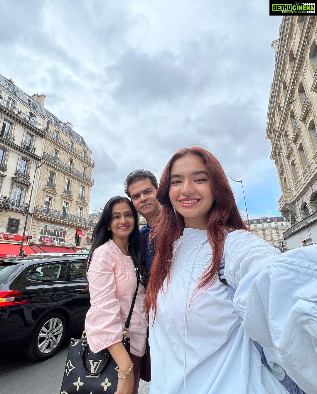 Anushka Sen Instagram - P A R I S 🇫🇷🦦✨ my dream place 🥹🫶 Can’t believe I’m hereee😍 one major dream from bucket list check 🥳 #birthdayweek #paris Paris, France